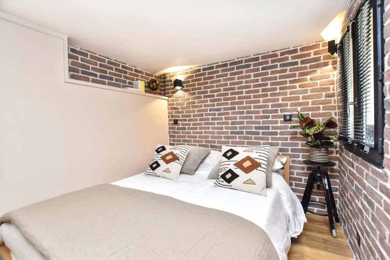 Apartment Cmg Nazareth / Republique