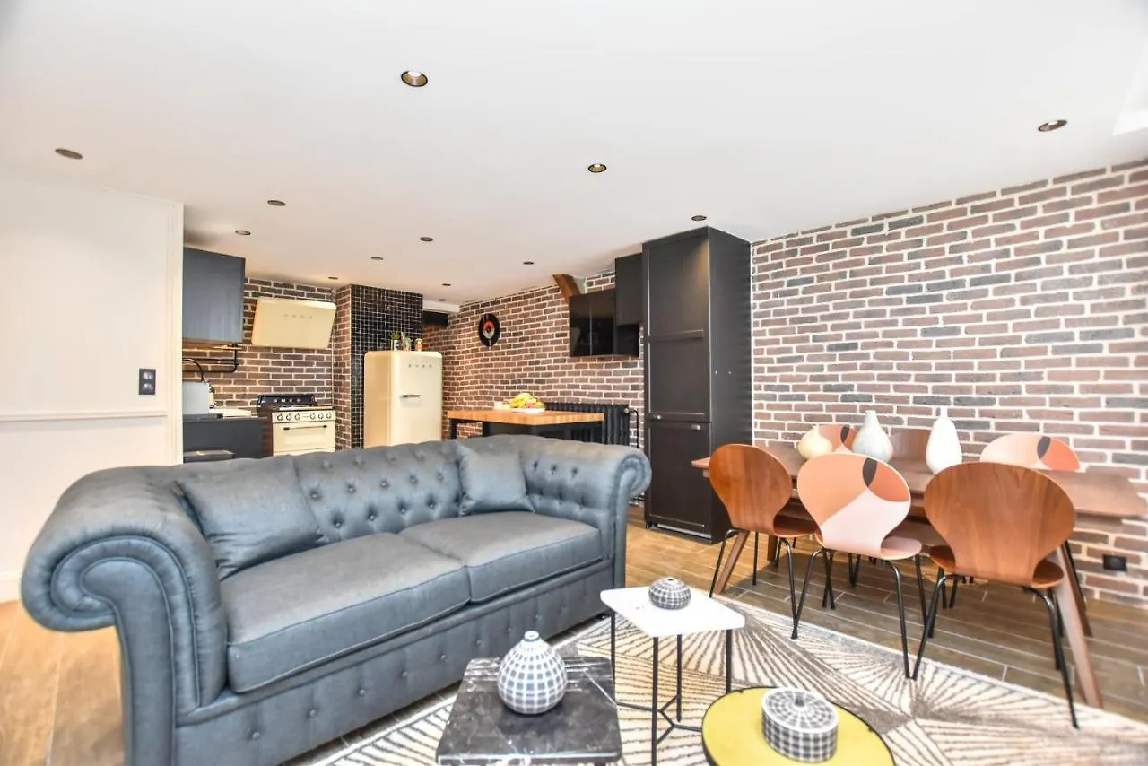Apartment Cmg Nazareth / Republique